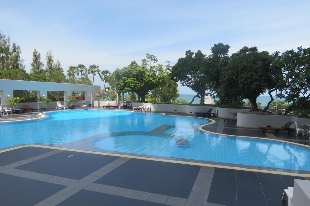 Jomtien Plaza Suite Apartments Buitenkant foto